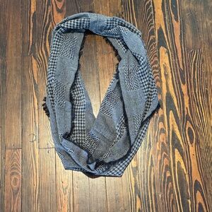 Stylish Gray Checkered Infinity Scarf